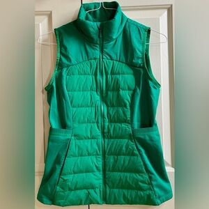 🍀LULULEMON DOWN FOR IT ALL VEST sz 8 RACEWAY GREEN 700-Fill Run Everglade